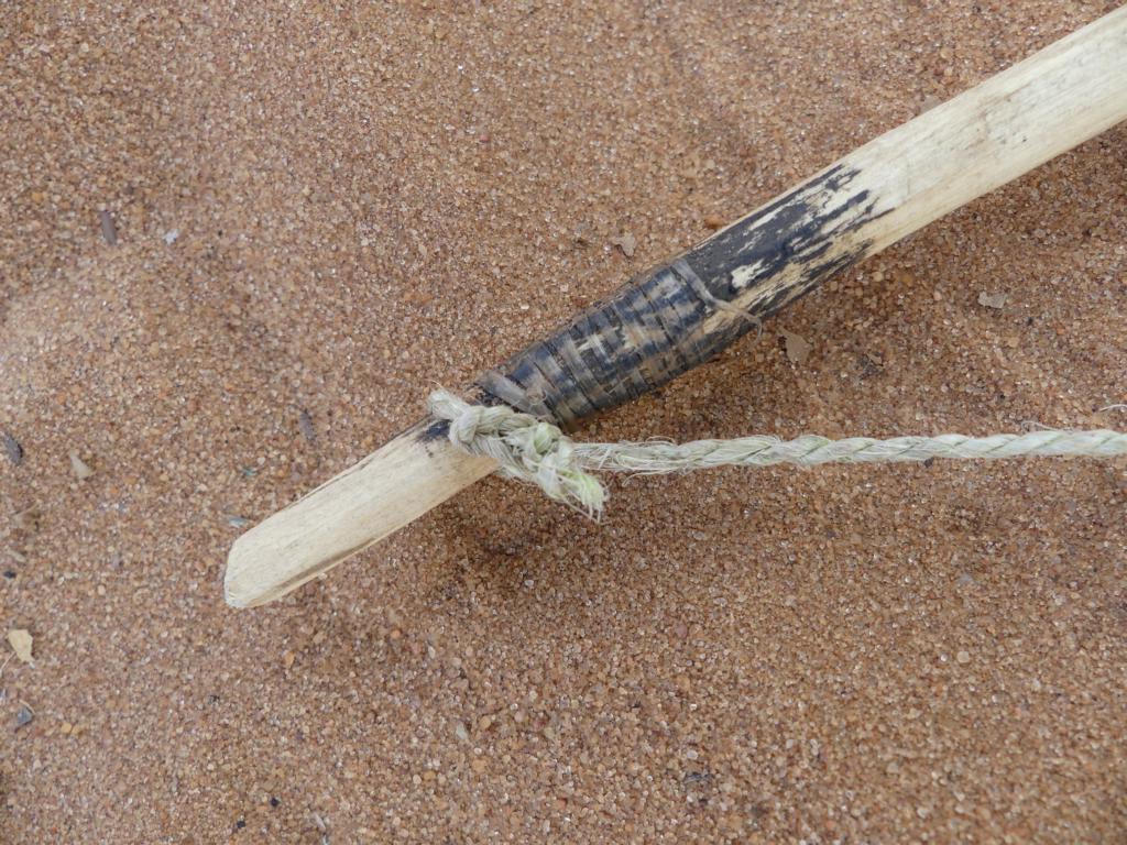 Loop end cord stop of a bushmen bow