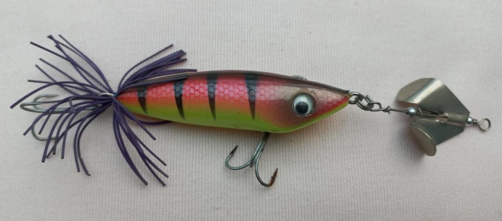 Topwater buzzer lure for catching Giant Snakehead fish