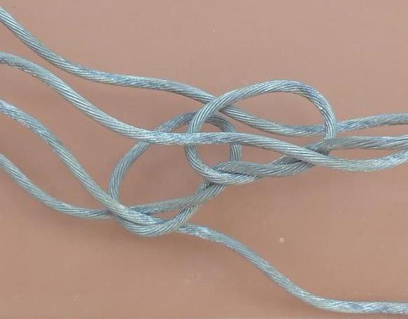 Single knot on a snare made from a spliced cable