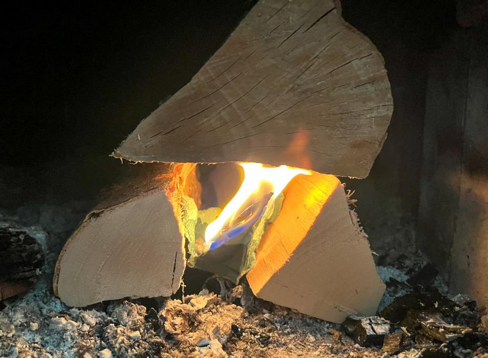 Burning of dry hardwood with an egg carton fire starter