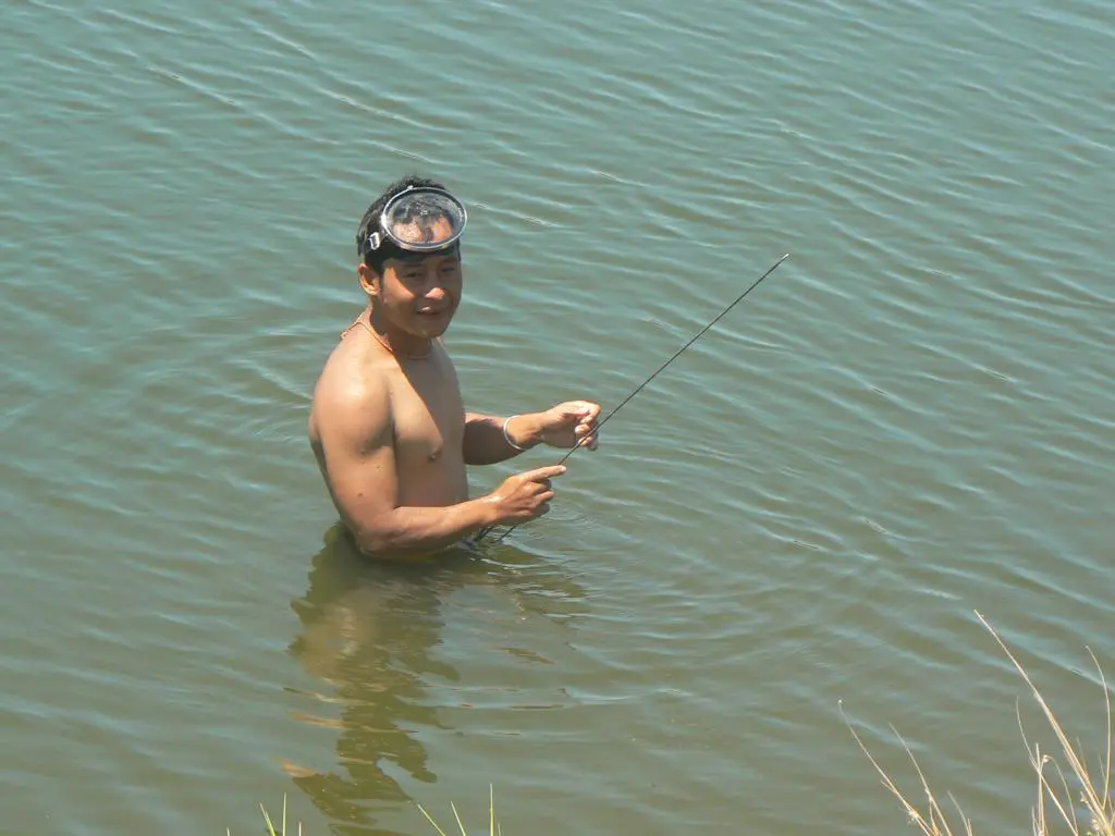 Mechanically propelled spears for freshwater fishing - Bushguide 101