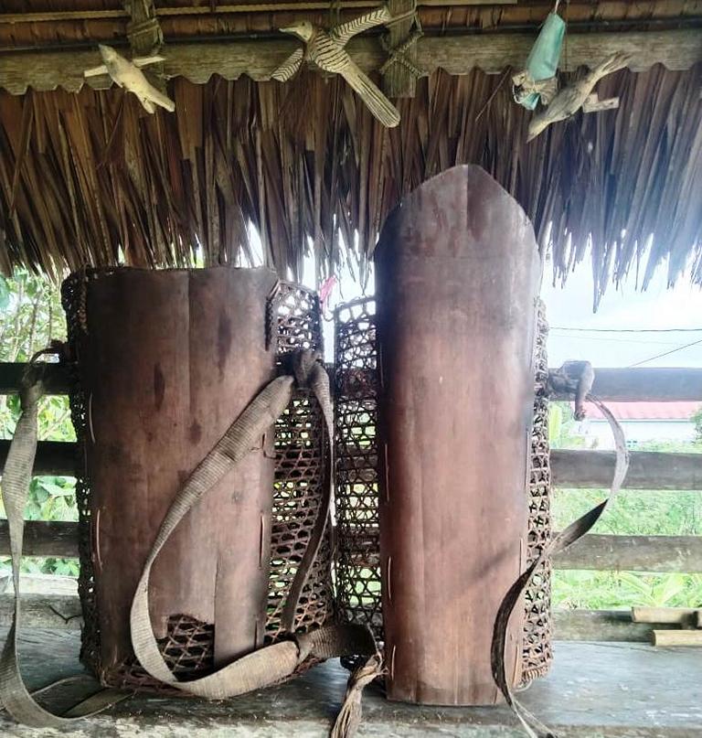 Mentawai Jarakjak baskets are identical in design to Opa baskets but are larger to accommodate heavier weights and greater item volumes.