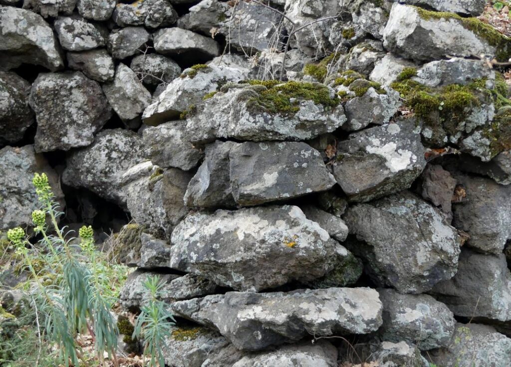 Dense basalt and mafic rocks for building stone huts