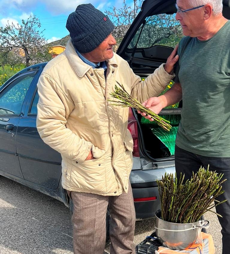 Haggling with a street vendor about wild asparagus