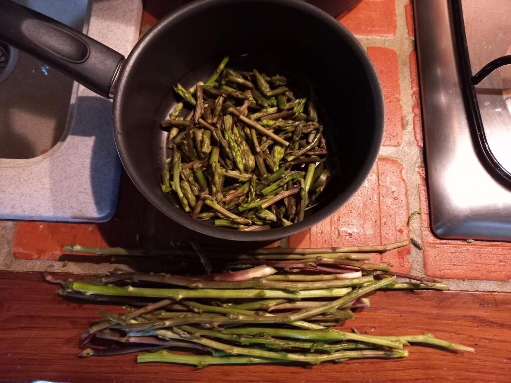 The asparagus tips and remaining stems