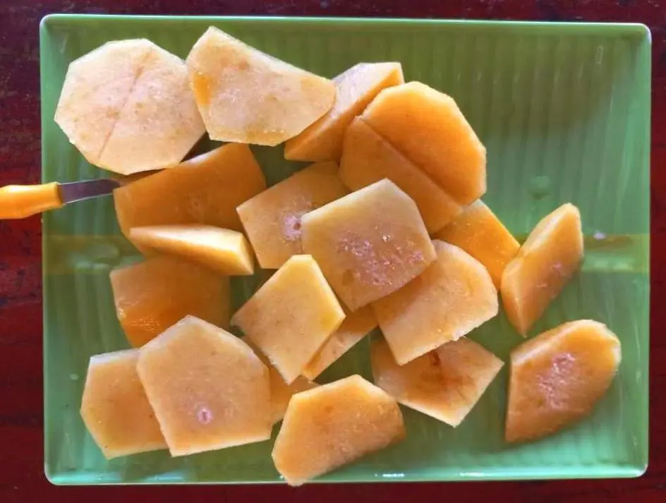 Sliced raw Ambarella fruit ready to eat