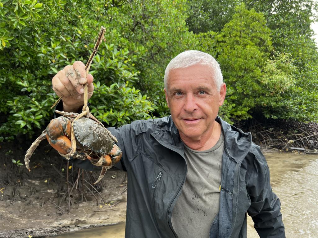 Kurt Hölzl with mud crab at Koh Lanta