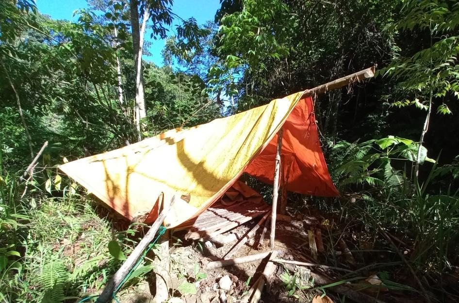 Pop-up camp of Orang Rimbas when travelling