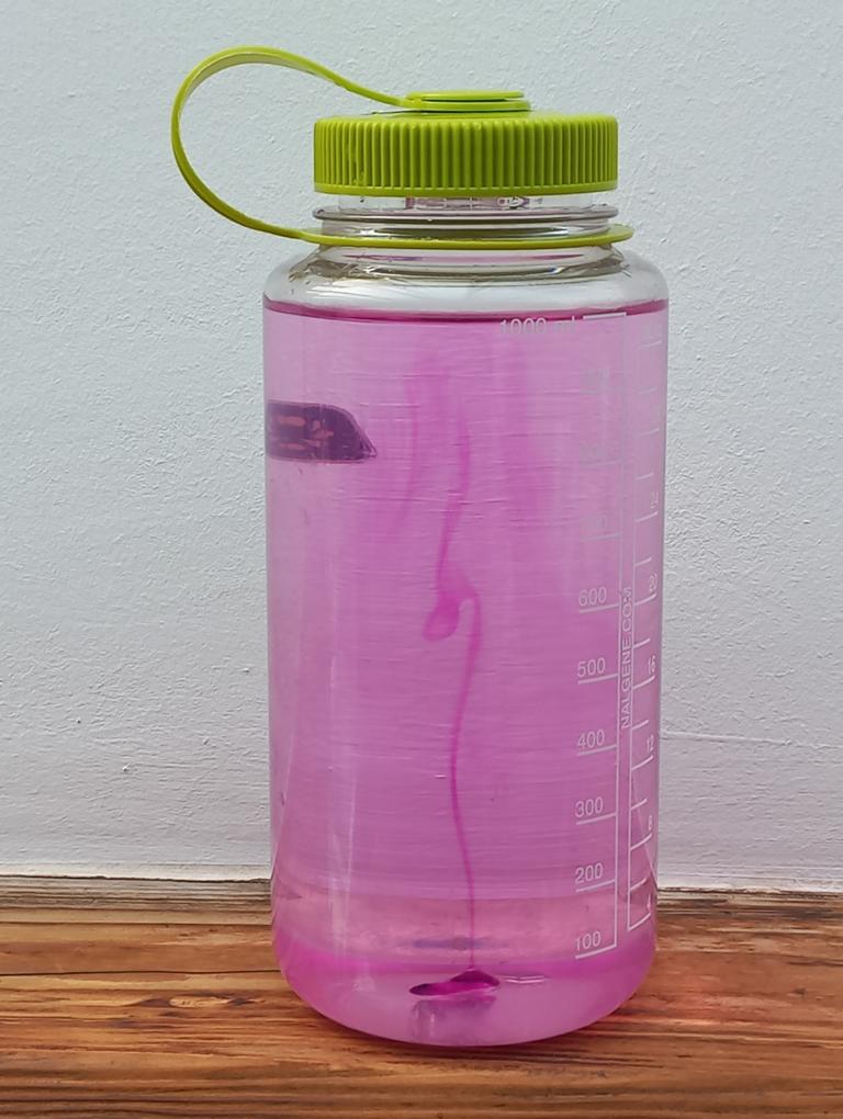 Dissolution of potassium permanganate in water in an undrinkable solution