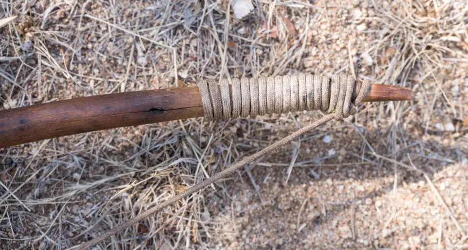 String attachment of Hadza bows on the lowerr limb
