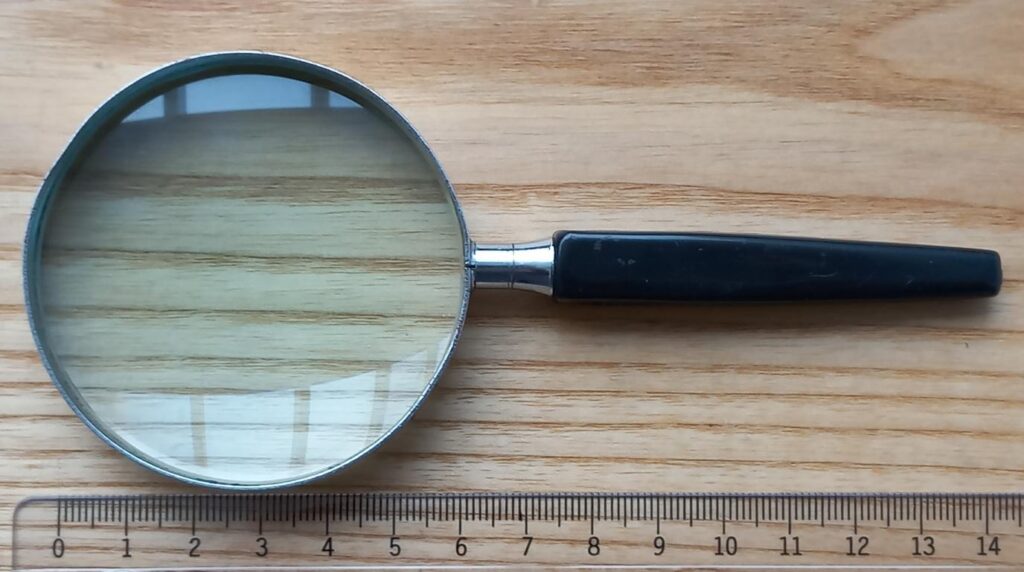 Magnifying glass used for the experiment