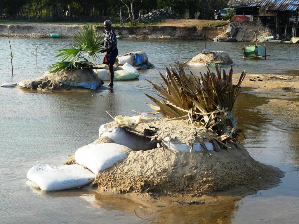 Examples of shrimp pit traps on sandy beaches.