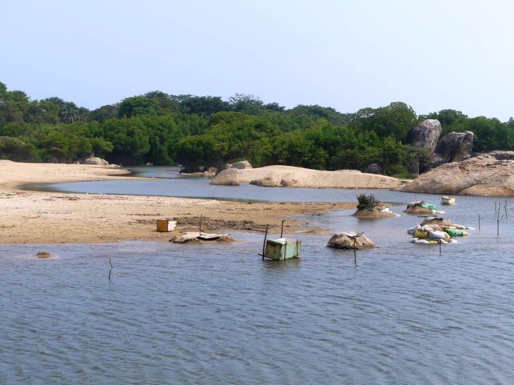 Incoming water from the sea flows into the lagoon.