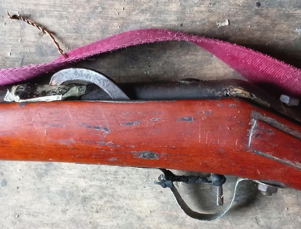 Deatail of the firing system of an improvised musket