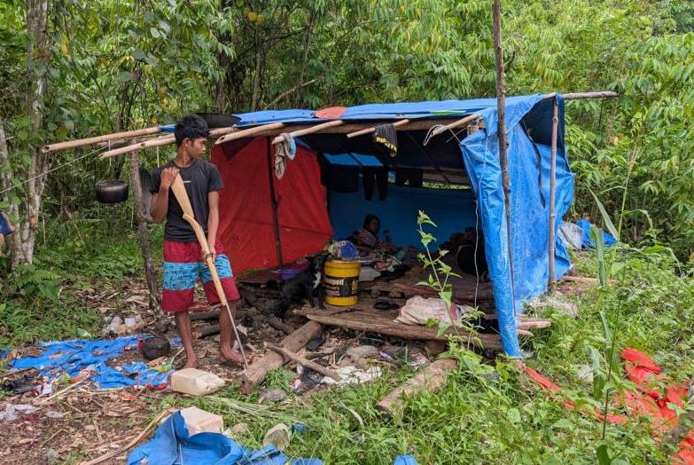 The length of these improvised firearms iin comparison to a persons height