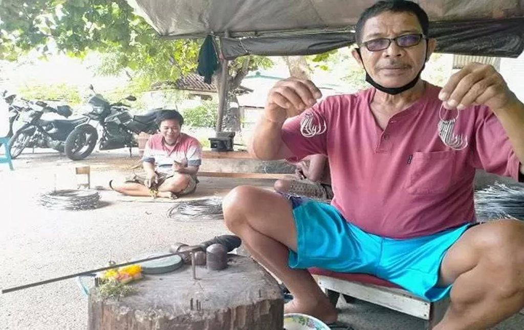 Mr. Gede Suarka (Pak Lolak) at an interview about manufacture of fishing hooks