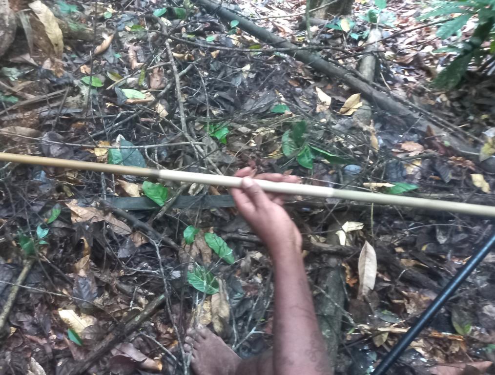 A connection sleeve in the middle of an inner blowpipe tube.